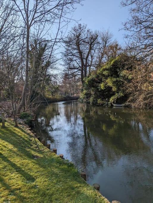 Ббббб Godalming Exteriör bild